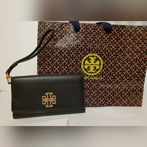 $210  TORY BURCH BRITTEN FLAP ENVELOPECONTINENTAL Black WRISTLETWALLET
